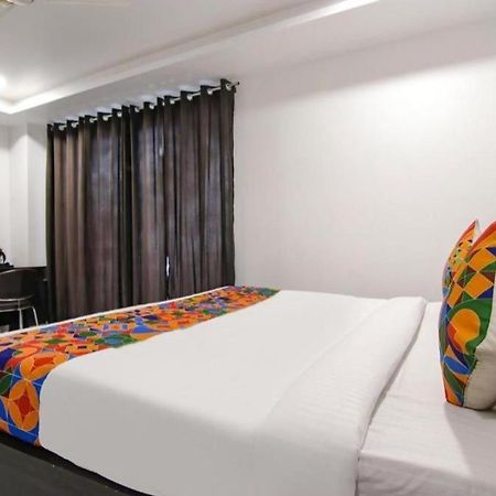 Hotel Grey Sky Nueva Delhi Exterior foto