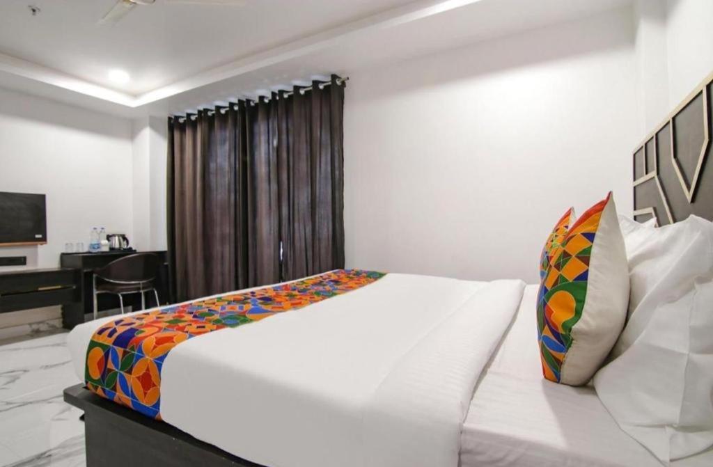 Hotel Grey Sky Nueva Delhi Exterior foto