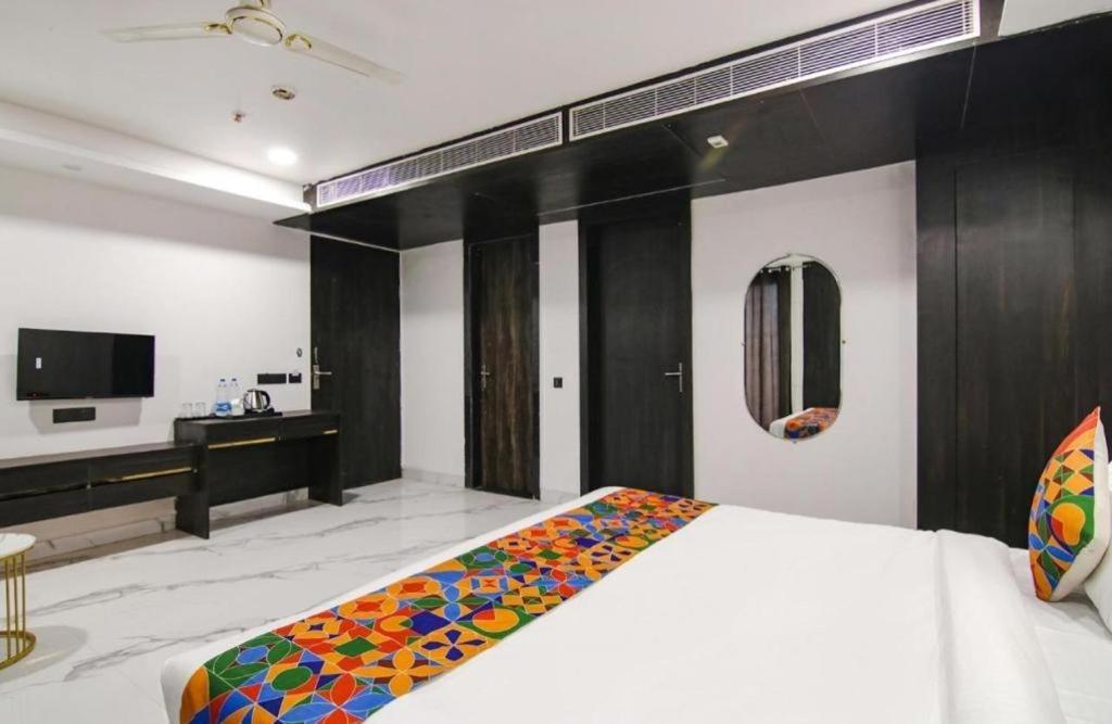 Hotel Grey Sky Nueva Delhi Exterior foto
